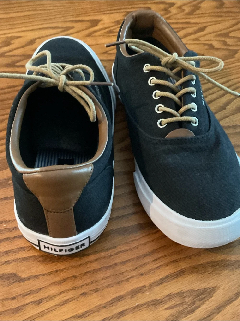 Tommy Hilfiger Men’s Canvas Black Low Top Casual Sneakers, Sz 8.5